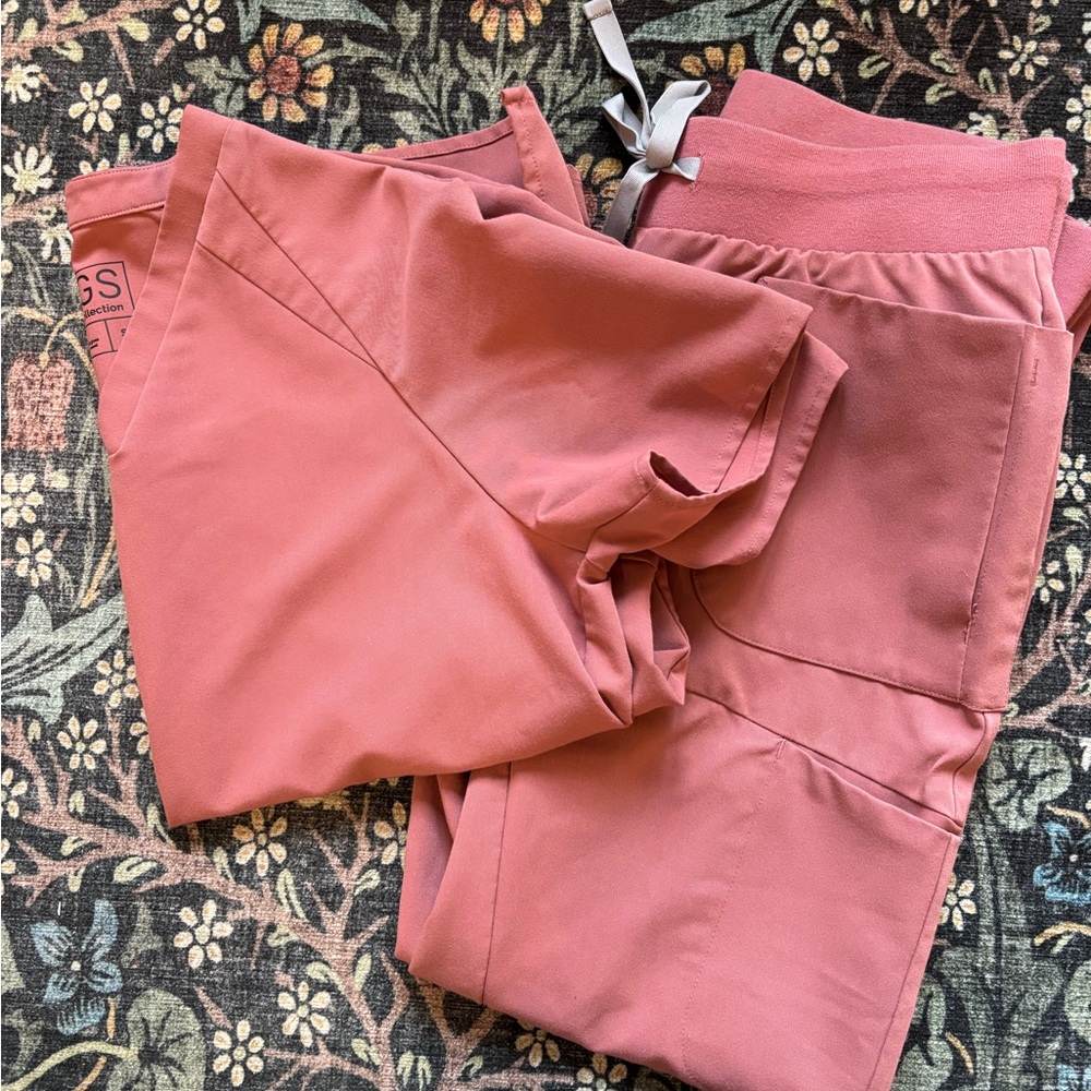 Figs Women's Pink Tops and Shorts Set